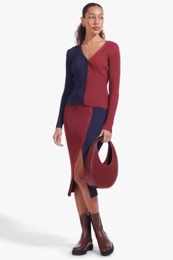 MOON BAG | RASPBERRY -Chic Style Shop Cargo Sweater Navy Bordeaux Elms Skirt Navy Bordeaux 02536 web