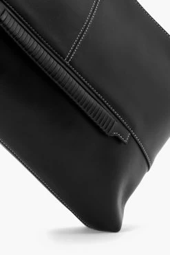 LEO CLUTCH | BLACK -Chic Style Shop STAUD LEO CLUTCH BLK HOLIDAY 22 ECOM 4