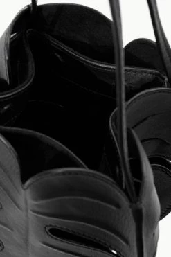 PALM BAG | BLACK -Chic Style Shop STAUD PALM BAG BLACK SUPF 23 ECOM 4