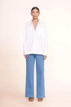 PAYTON TOP | WHITE -Chic Style Shop payton top white painter pant medium wash 00933 web